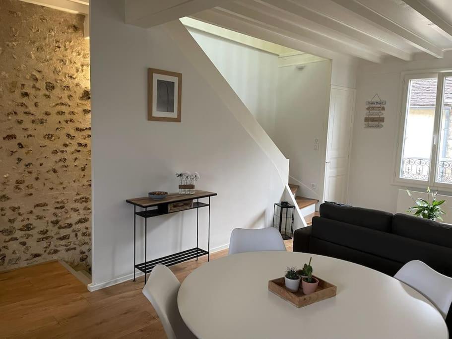 Tiny Paradise - 2 Bedrooms Apartment Montigny-sur-Loing Kültér fotó